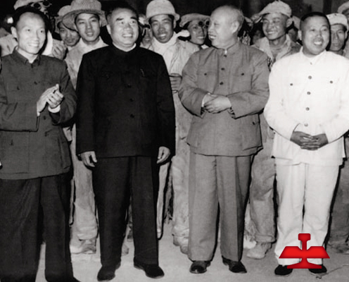 1959年毛澤東同志親切接見(jiàn)全國著(zhù)名勞動(dòng)模范、鞍鋼老英雄孟泰