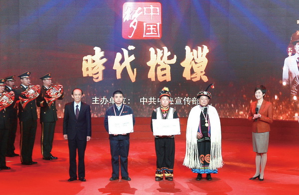 李超榮獲全國“時(shí)代楷?！狈Q(chēng)號